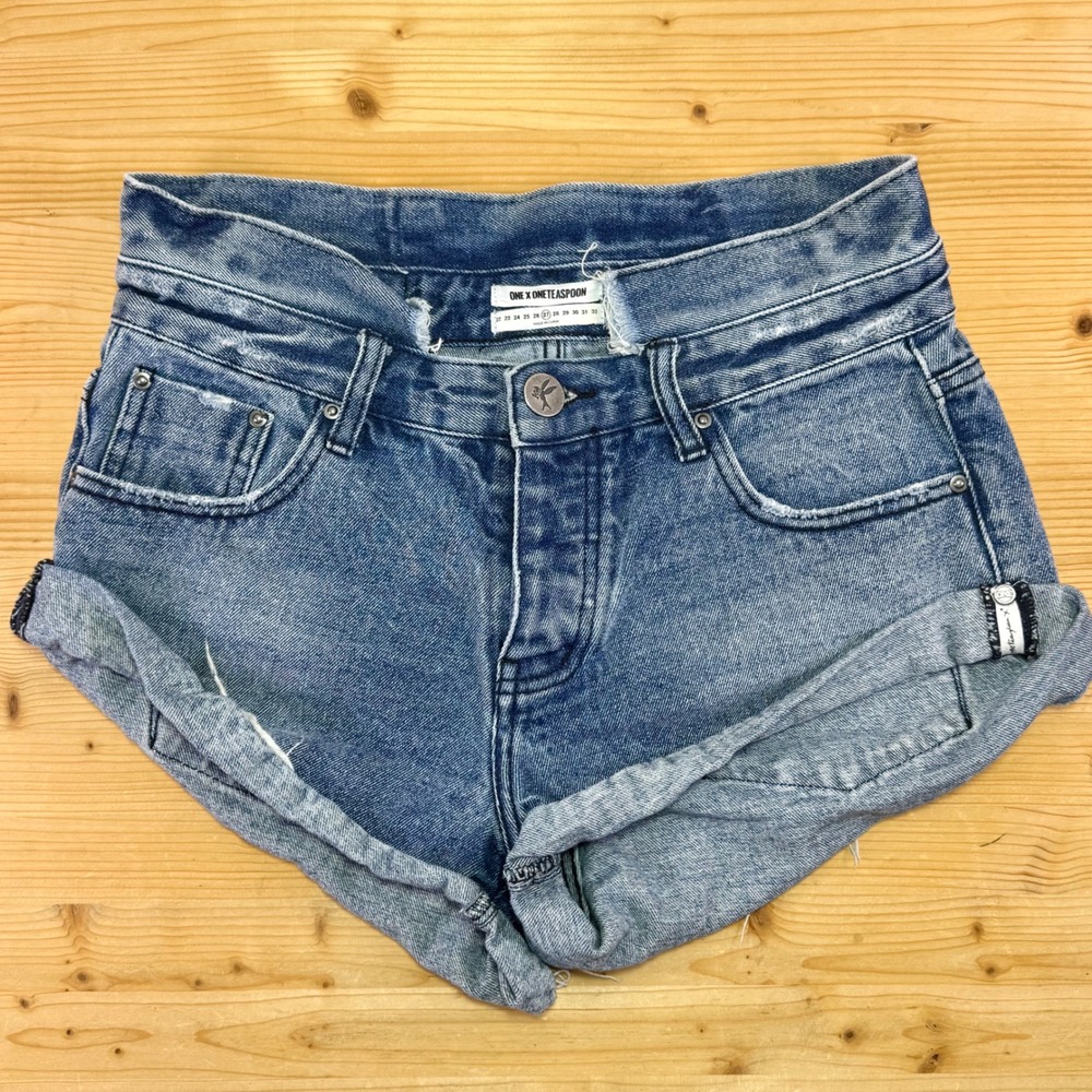 One x OneTeaspoon Bandits Denim Shorts Size 27‎ Distressed High Rise Cutoff